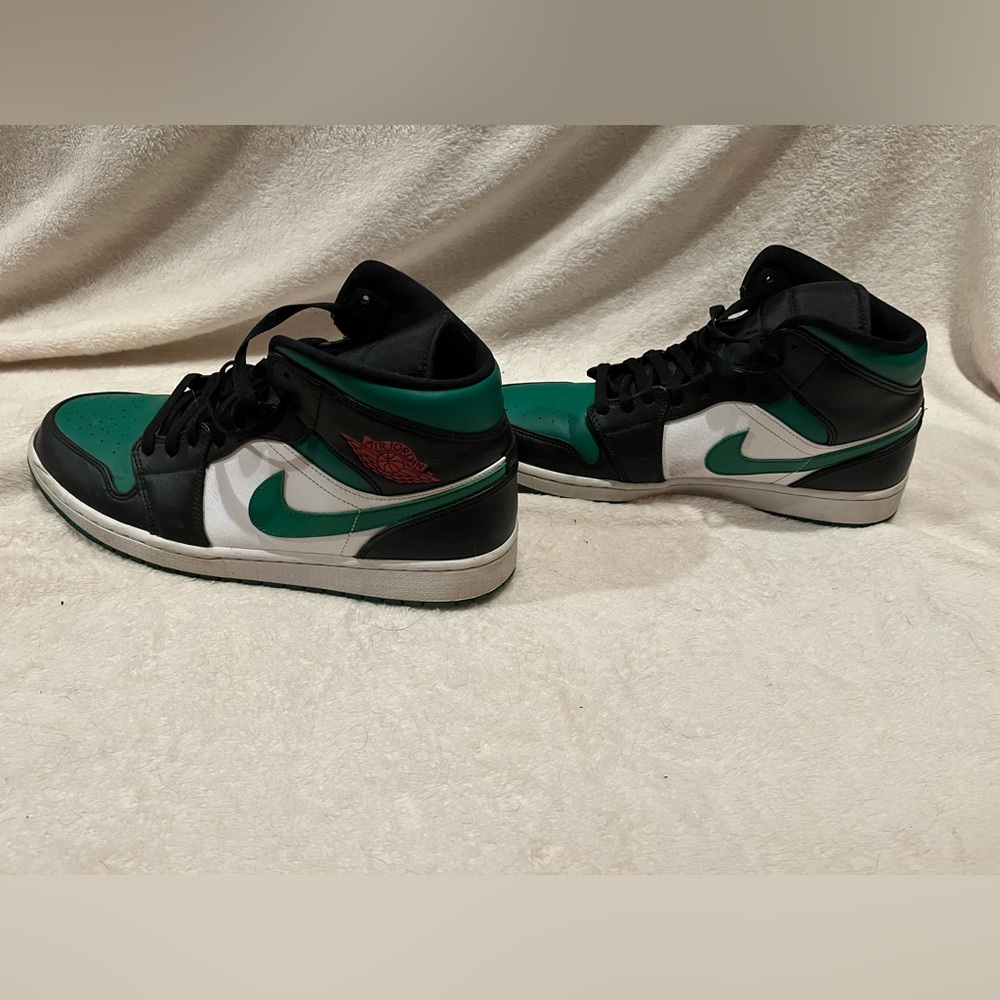 Jordan 1 Mid Green Toe